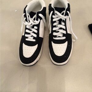 Chic Black and White Women's Sneakers